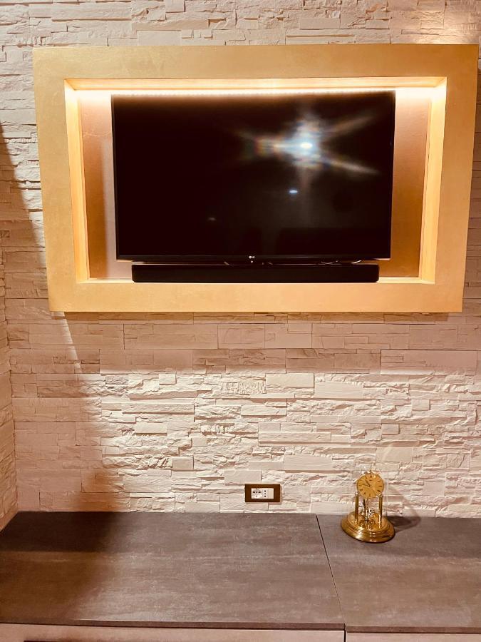 卡斯特·马焦雷Golden House公寓 外观 照片